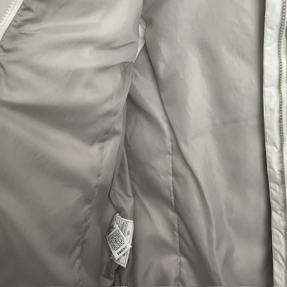 Eddie Bauer EB650 down women's vest in white with side pockets. - Picture 8 of 12